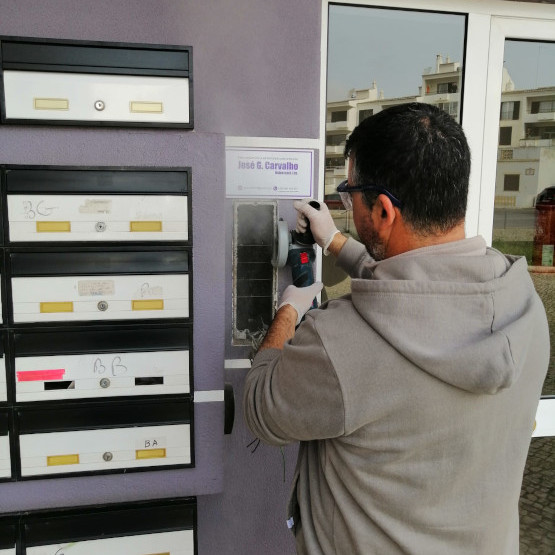 Serviços eletricos realizados por eletricistas profissionais.